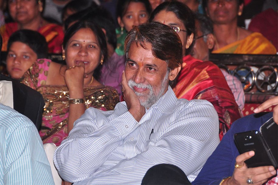 Dil-Deewana-Audio-Launch-by-Kapil-Dev